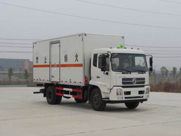 江特牌JDF5180XZWDFH5型雜項(xiàng)危險(xiǎn)物品廂式運(yùn)輸車(chē)