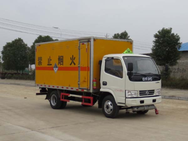 江特牌JDF5040XZWE5型雜項(xiàng)危險(xiǎn)物品廂式運(yùn)輸車(chē)