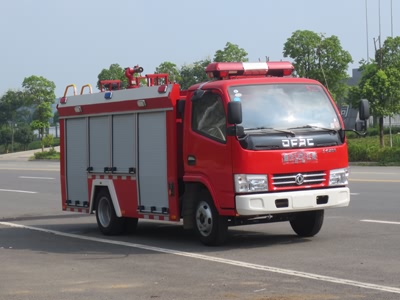 藍(lán)牌消防車—東風(fēng)單排水罐消防車